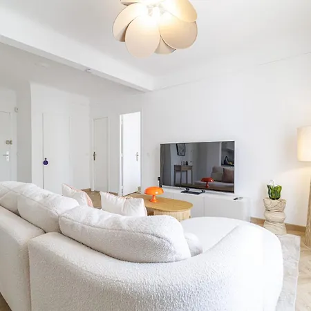 Wide & Cozy 1 Bdr Downtown 니스