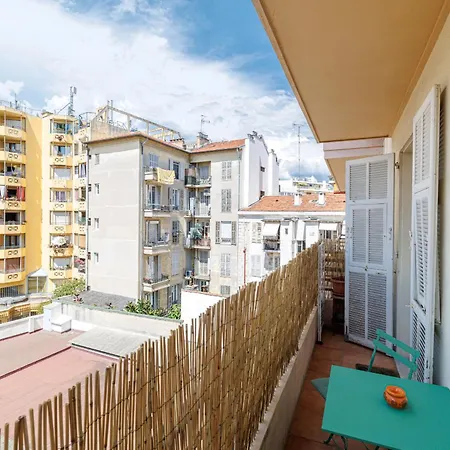 아파트 Wide & Cozy 1 Bdr Downtown 니스