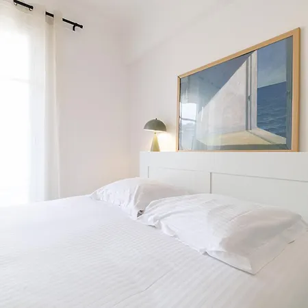 Wide & Cozy 1 Bdr Downtown *