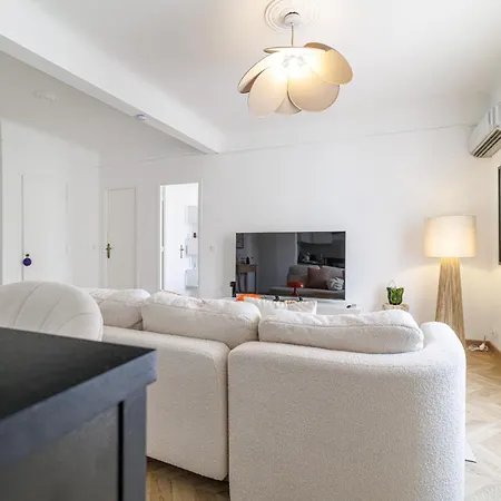 Daire Wide & Cozy 1 Bdr Downtown *