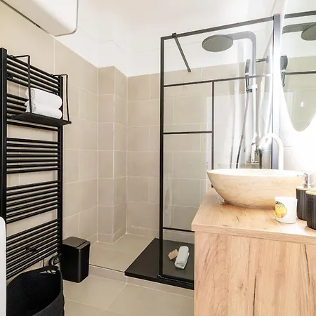 Wide & Cozy 1 Bdr Downtown