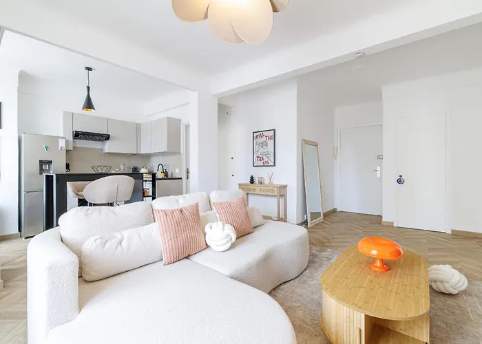 Wide & Cozy 1 Bdr Downtown *