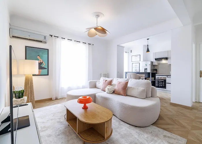 Wide & Cozy 1 Bdr Downtown *