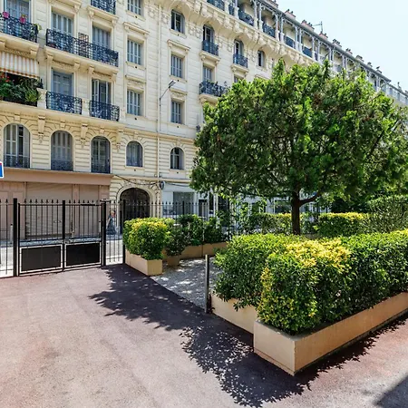 Wide & Cozy 1 Bdr Downtown Apartment Nizza