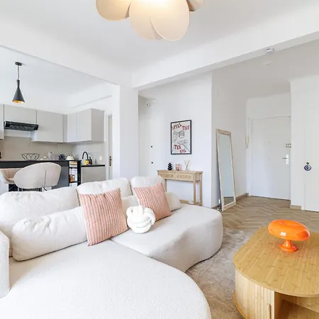 Wide & Cozy 1 Bdr Downtown *